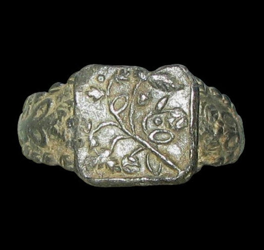 Baroque bronze ring with floral decorations
