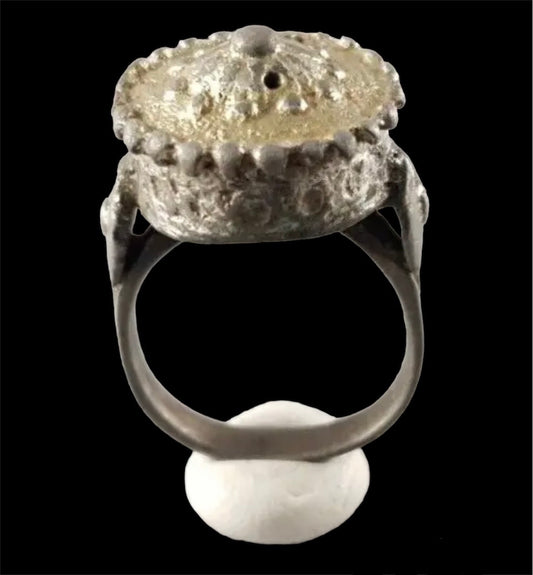 Byzantine silver ring with dome structure