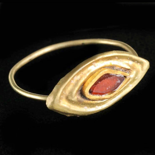 Ancient Rome/West Asia gold ring with carnelian inlay
