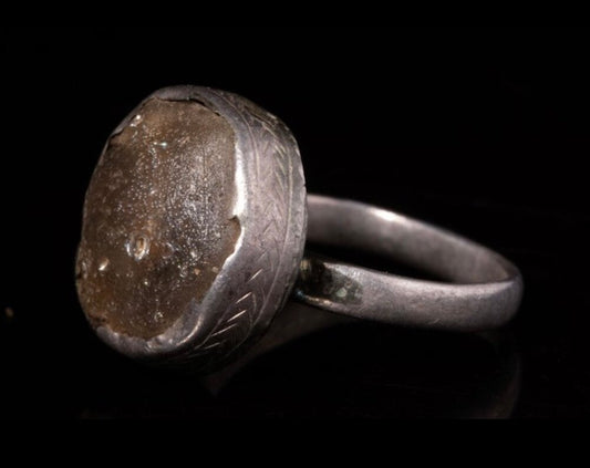Byzantine ring in silver with precious stone